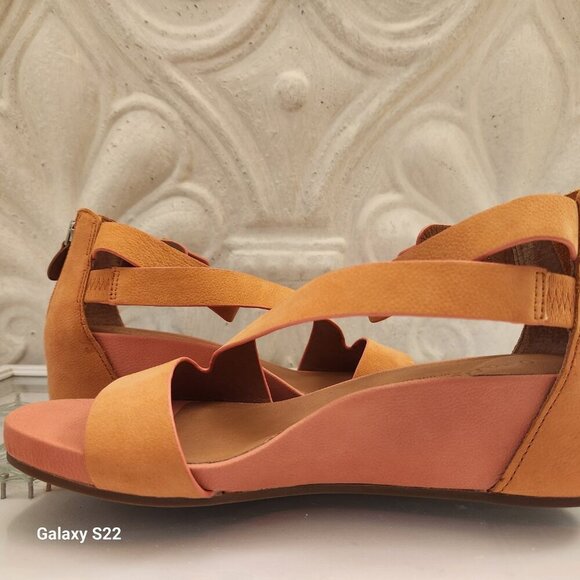 Gentle Souls by Kenneth Cole Gwen Sandals. Peach. NIB. Size 7 - Picture 5 of 11